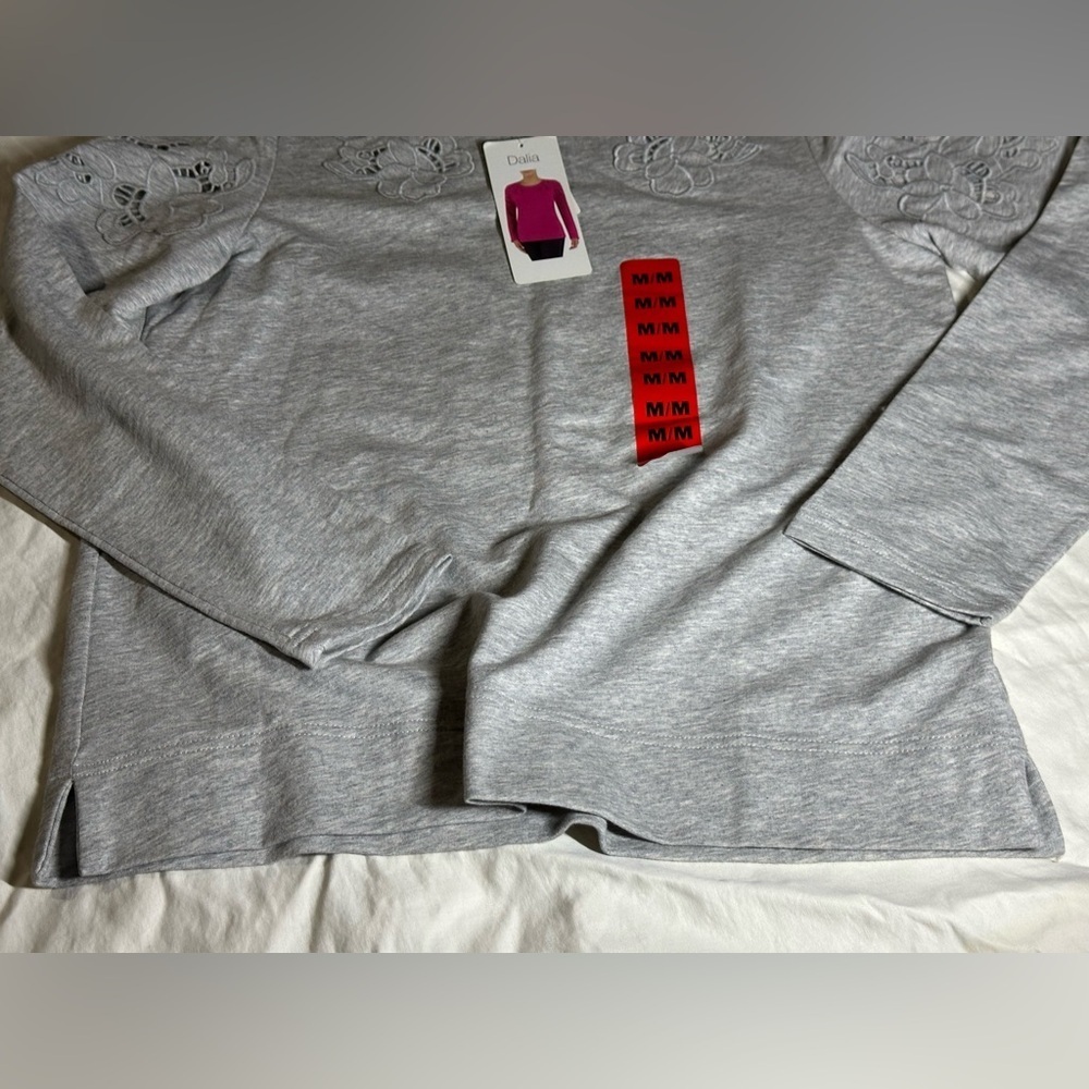 ✨NWT✨ Dalia: Women’s Long Sleeve Top- Size Medium (ptp approx 20in) - Picture 3 of 11